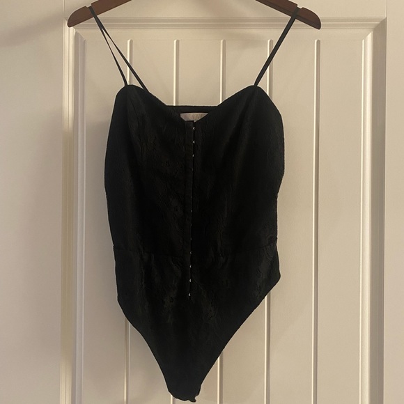 Wayf snap closure, black lace bodysuit. Excellent condition. Size Small. - Picture 1 of 2